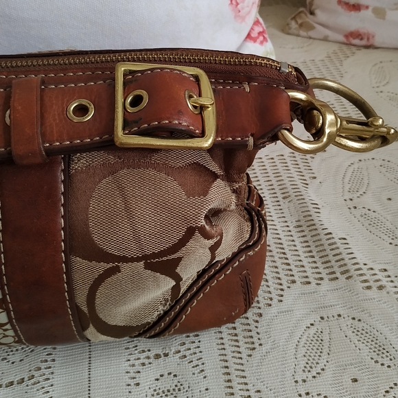 COACH Coach 10538 Signature Shoulder Bag (Used) - Picture 6 of 12